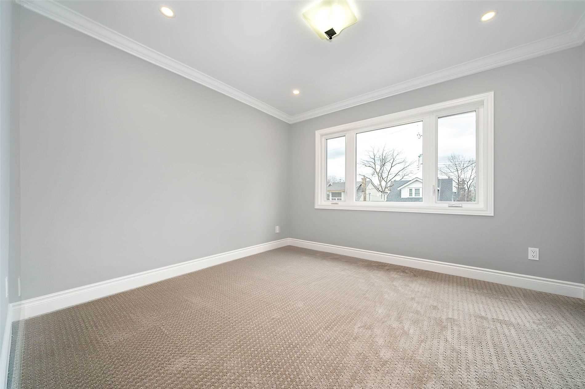 110 Kensington Ave S