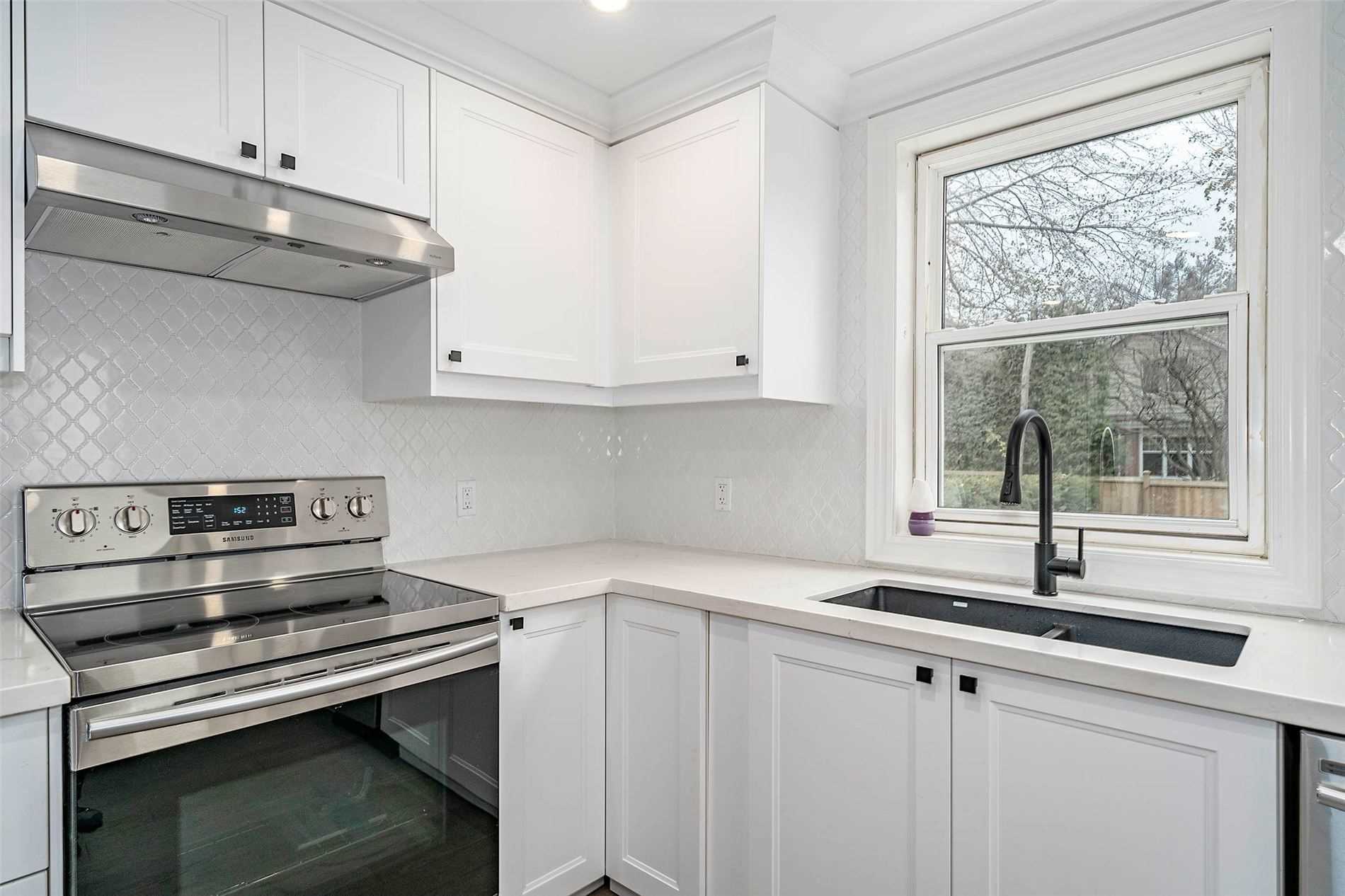 110 Kensington Ave S