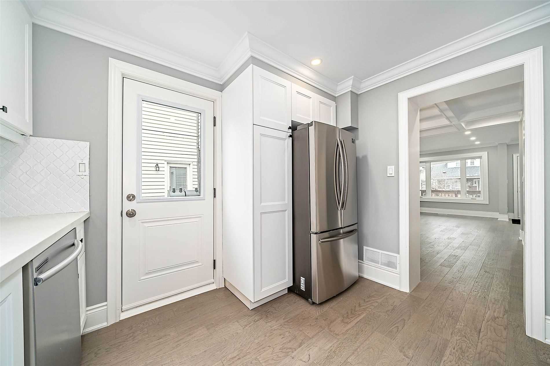 110 Kensington Ave S