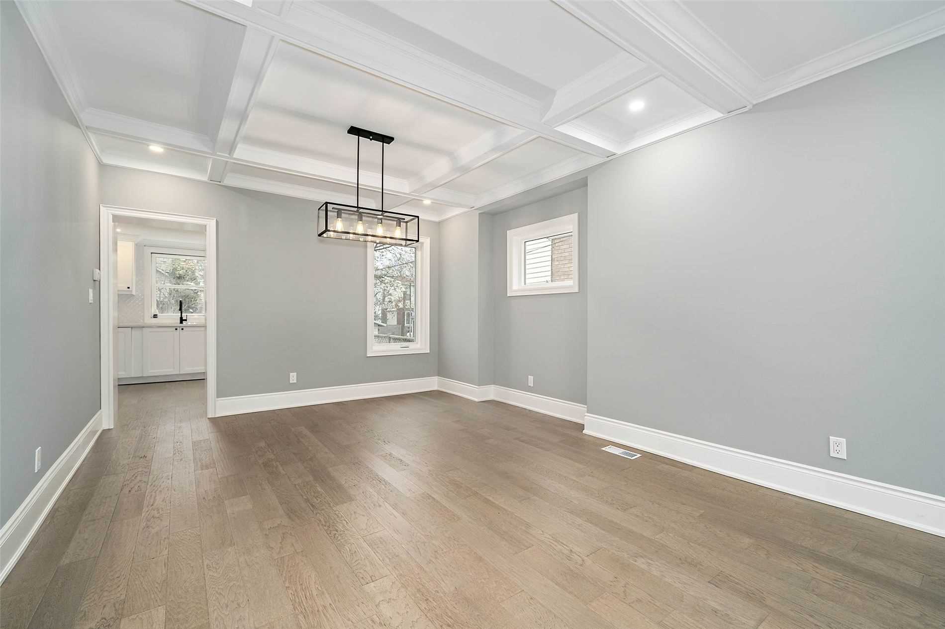 110 Kensington Ave S