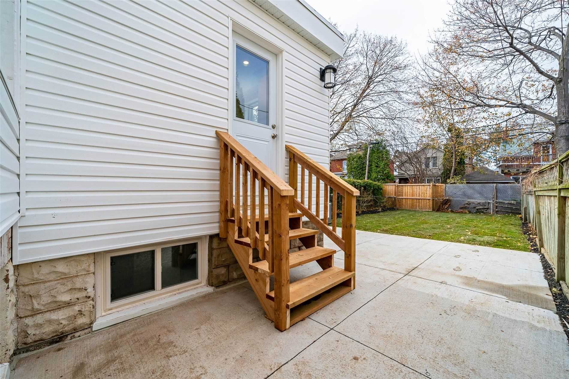 110 Kensington Ave S