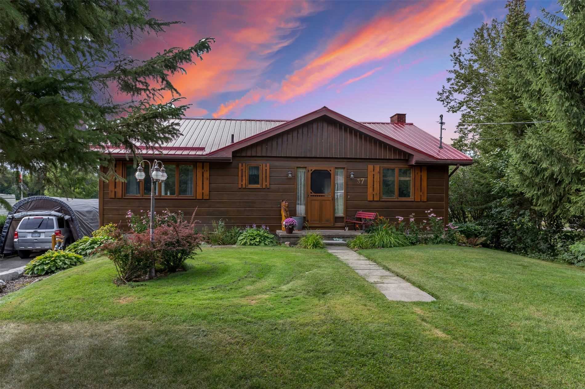 Listing X4729150 - Large Photo # 1