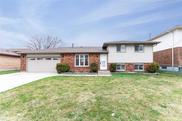 111 Woodman Dr N, Hamilton