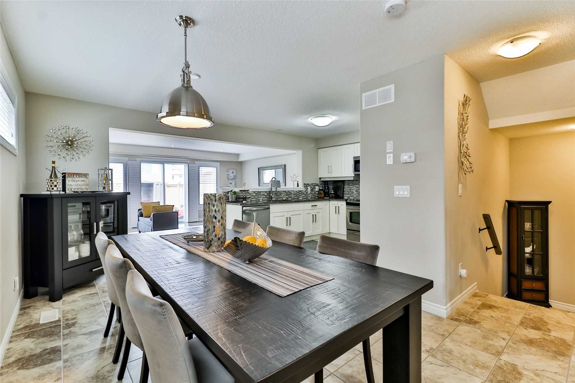 96 Couling Cres