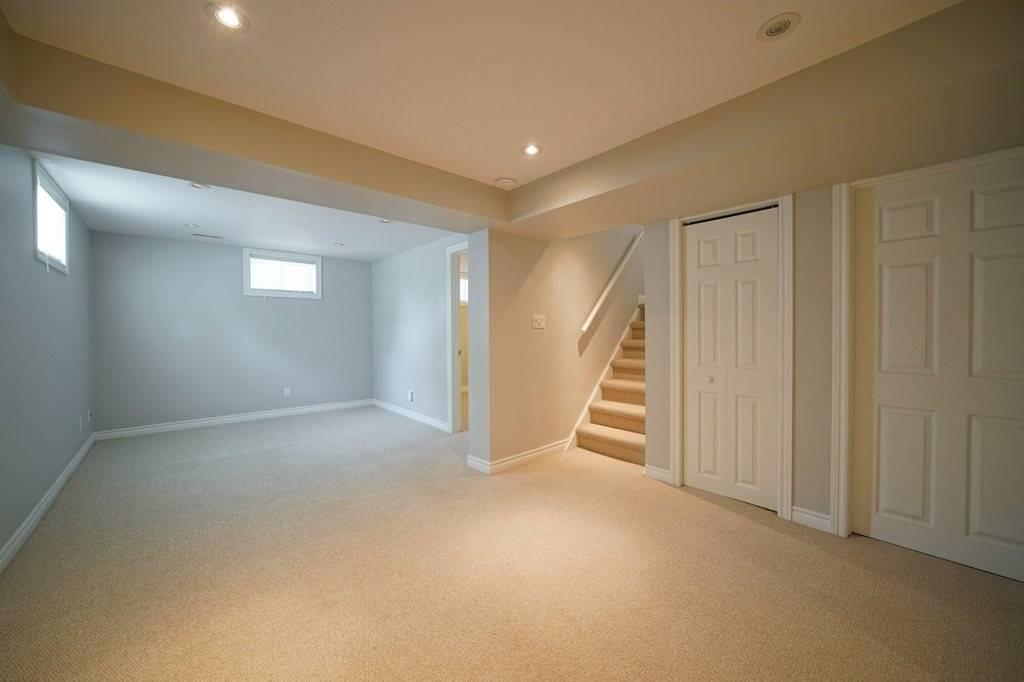 38 Wellington St