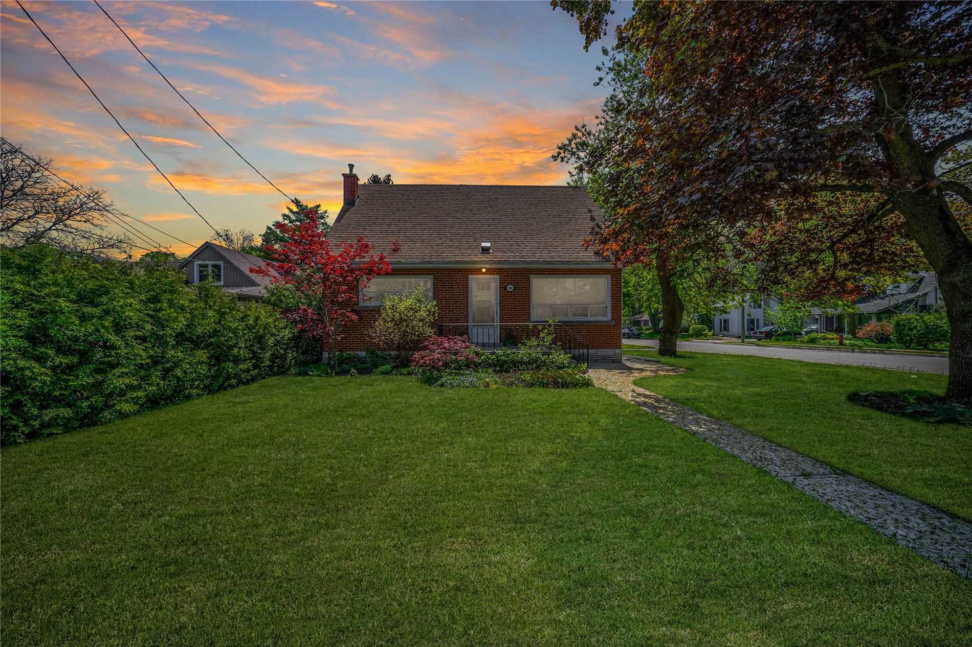38 Wellington St