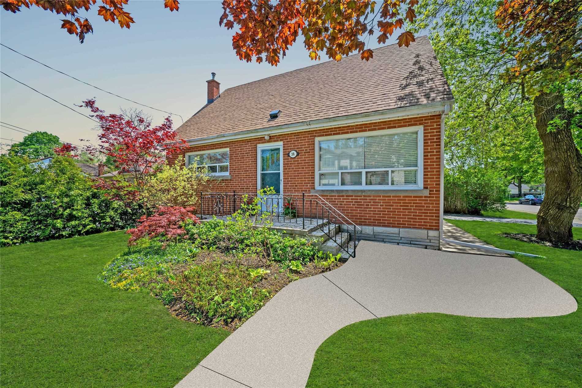 38 Wellington St