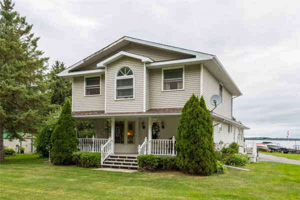 11438 Loyalist Pkwy, Prince Edward County