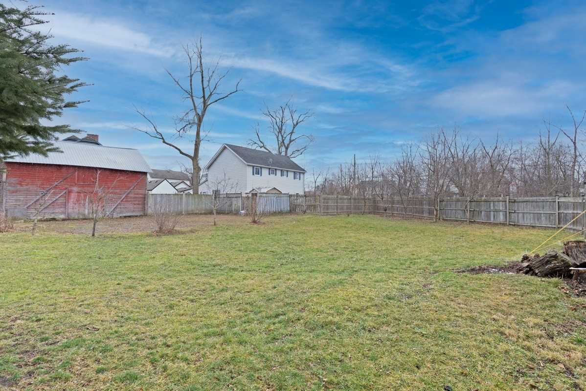 4327 Simcoe St