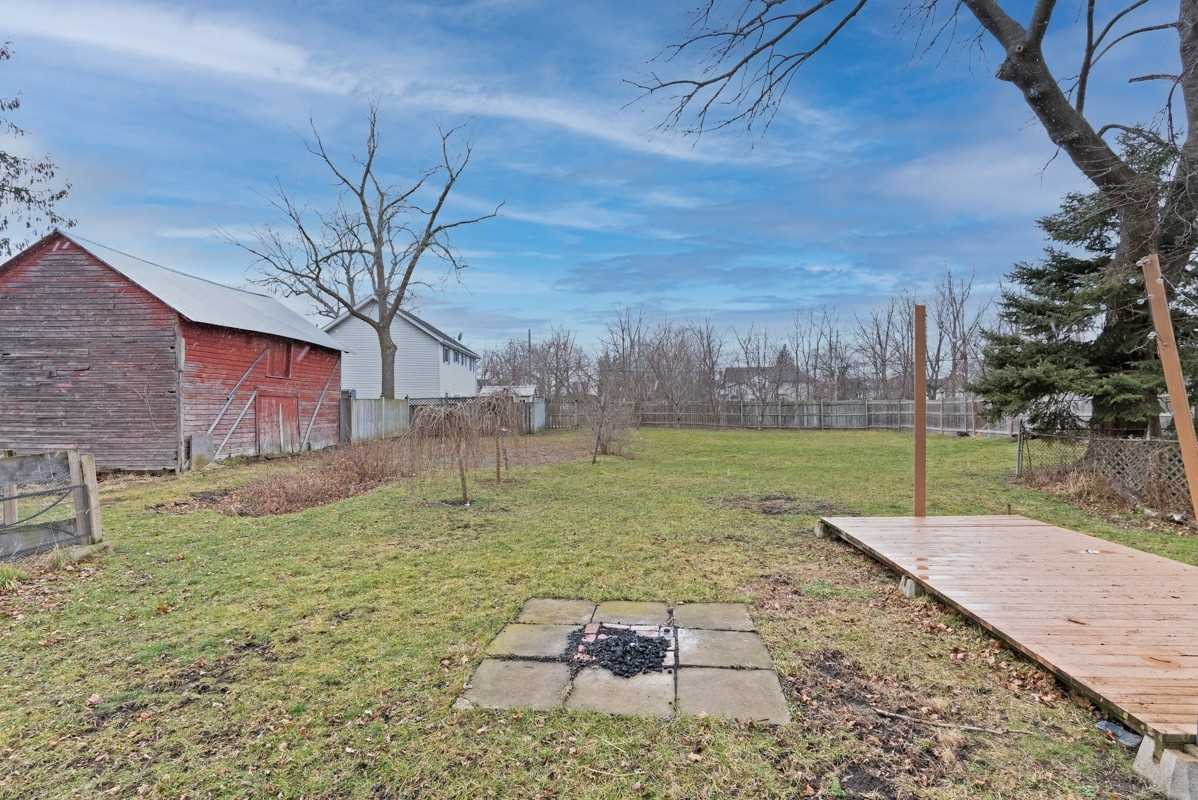 4327 Simcoe St