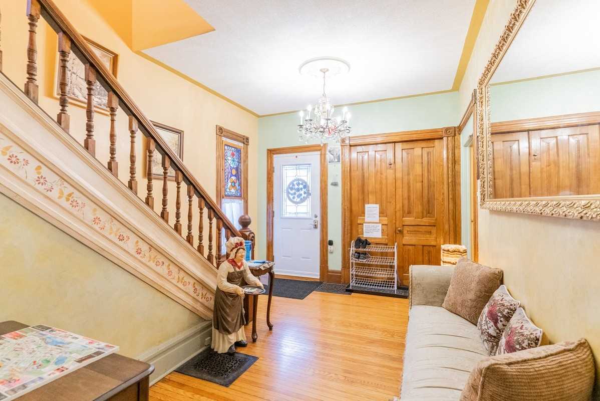 4327 Simcoe St