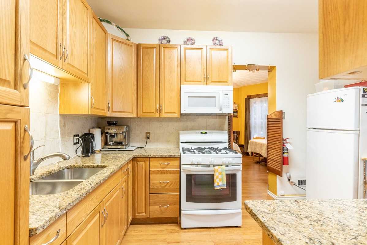 4327 Simcoe St