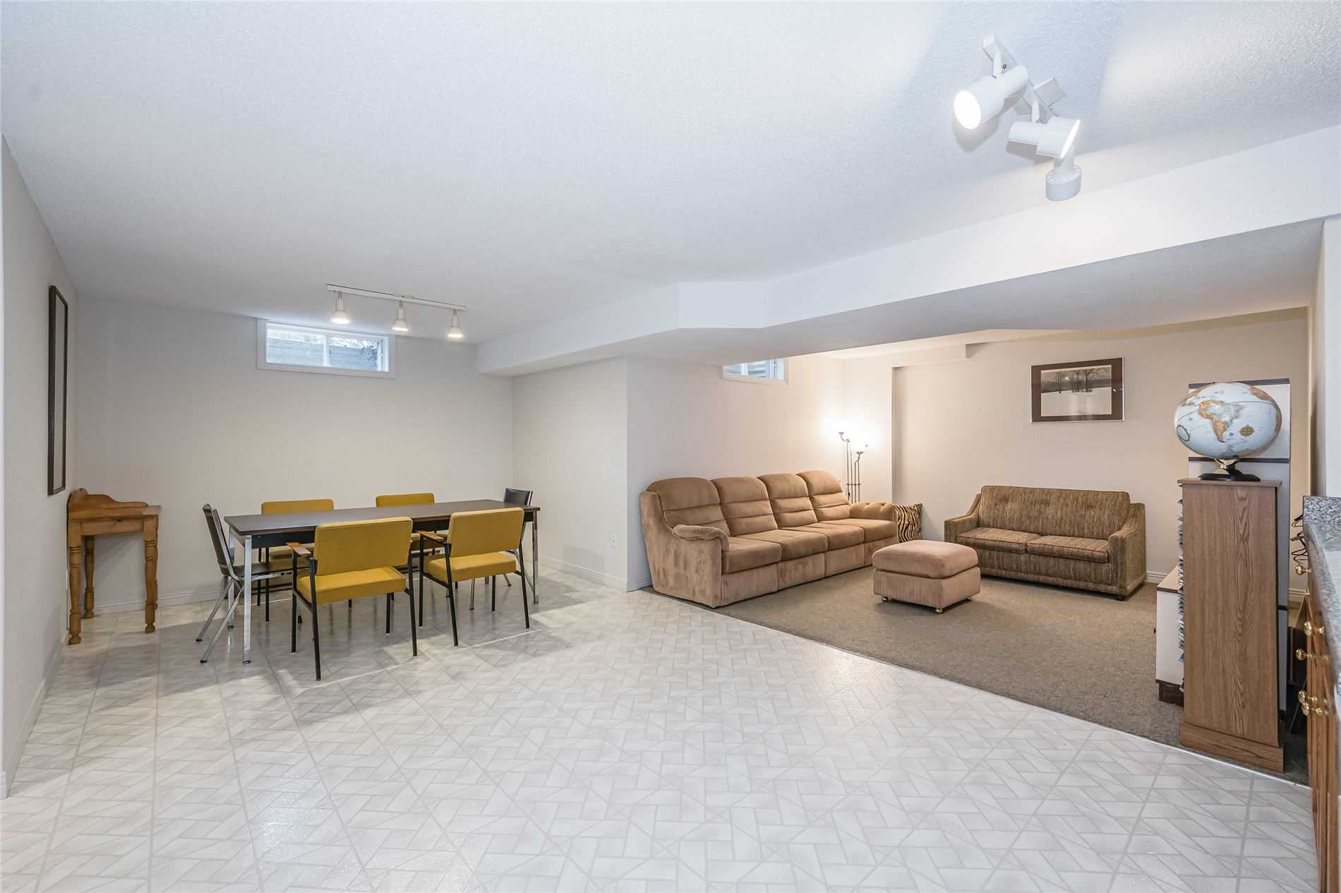 16 Fernbank Pl
