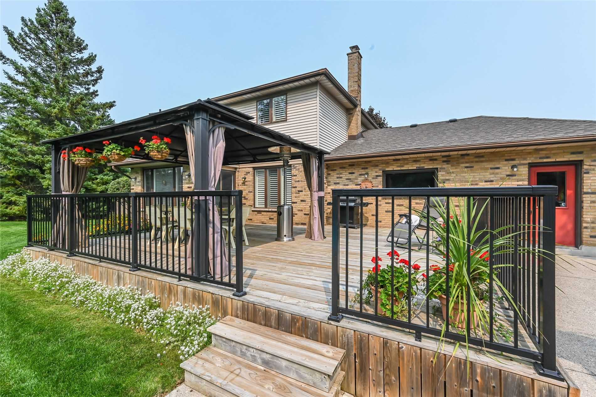 16 Fernbank Pl