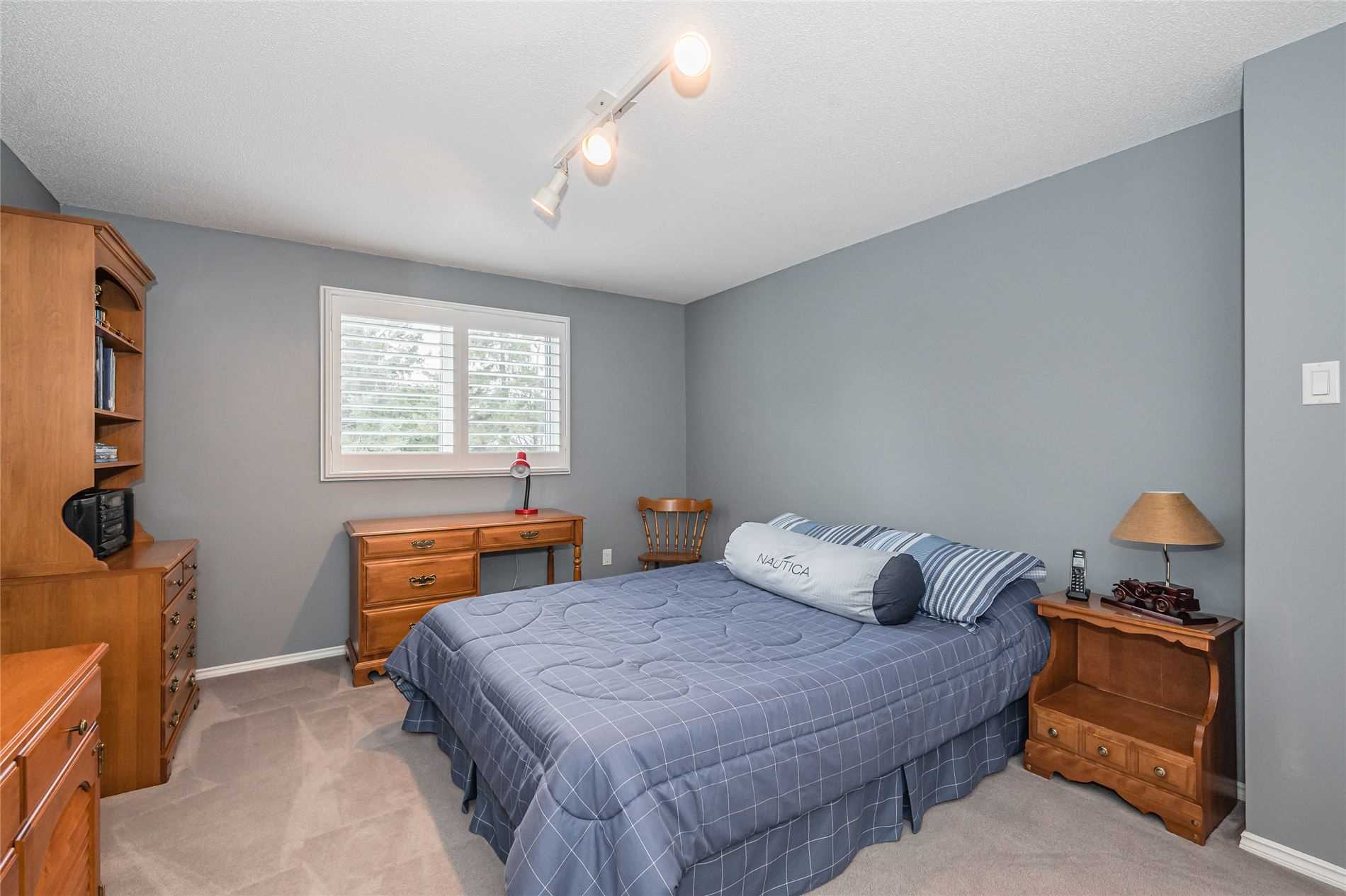 16 Fernbank Pl