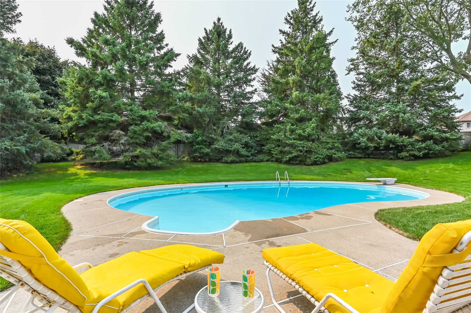 16 Fernbank Pl