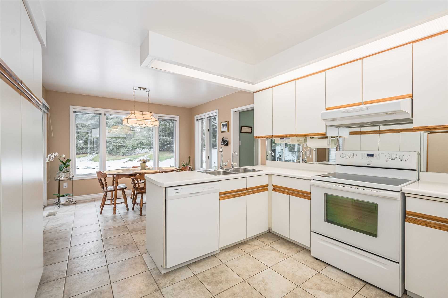 16 Fernbank Pl