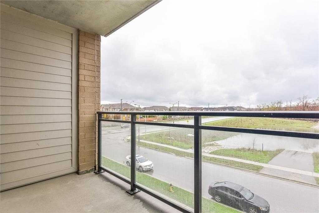7 Kay Cres, #208