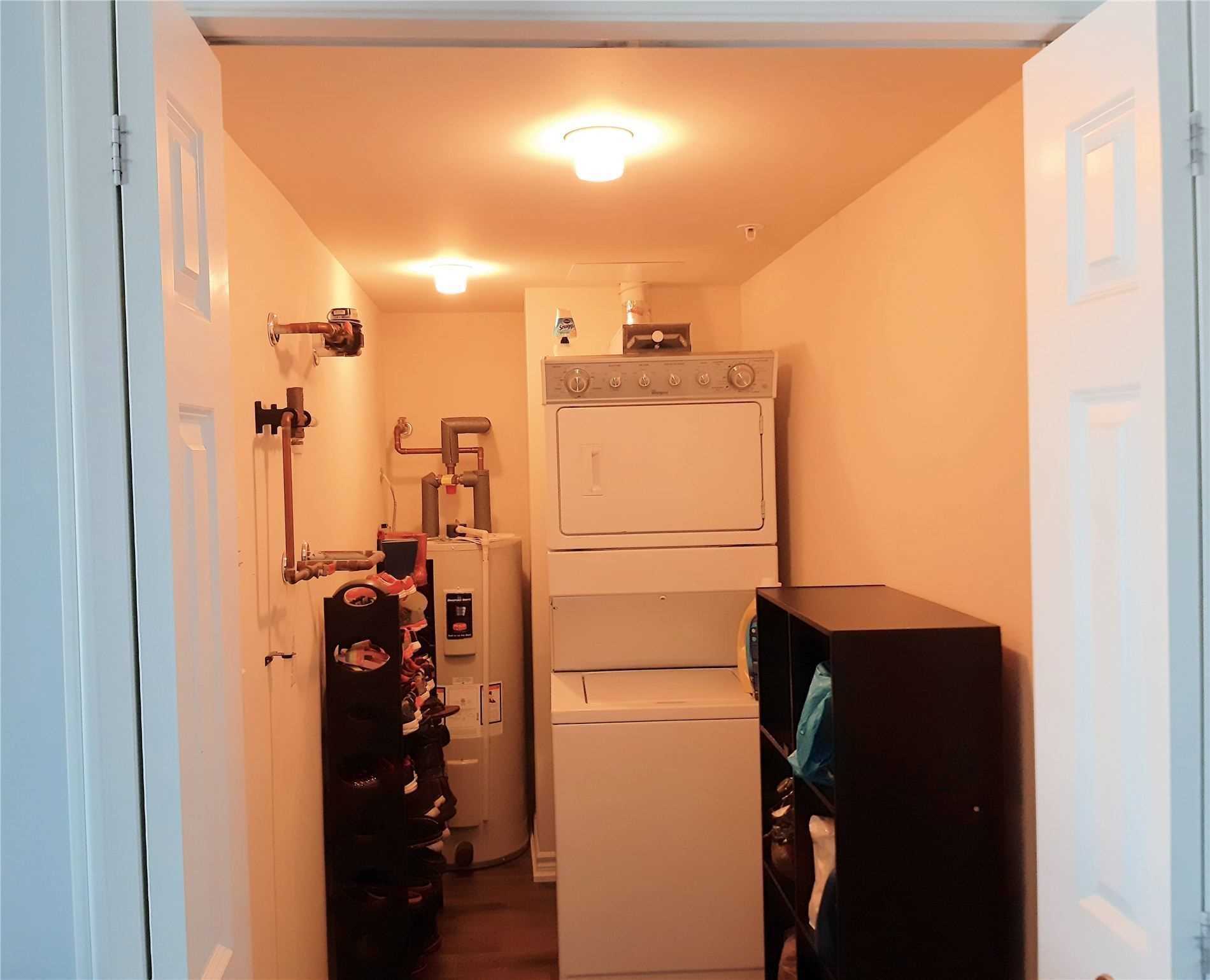 7 Kay Cres, #208