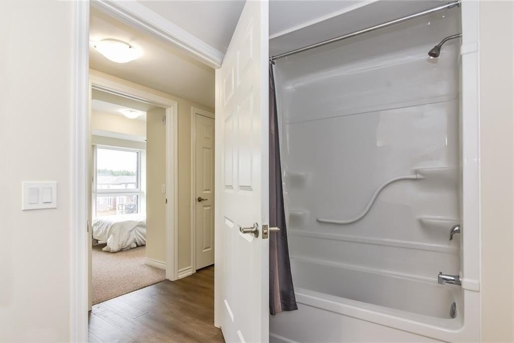 7 Kay Cres, #208