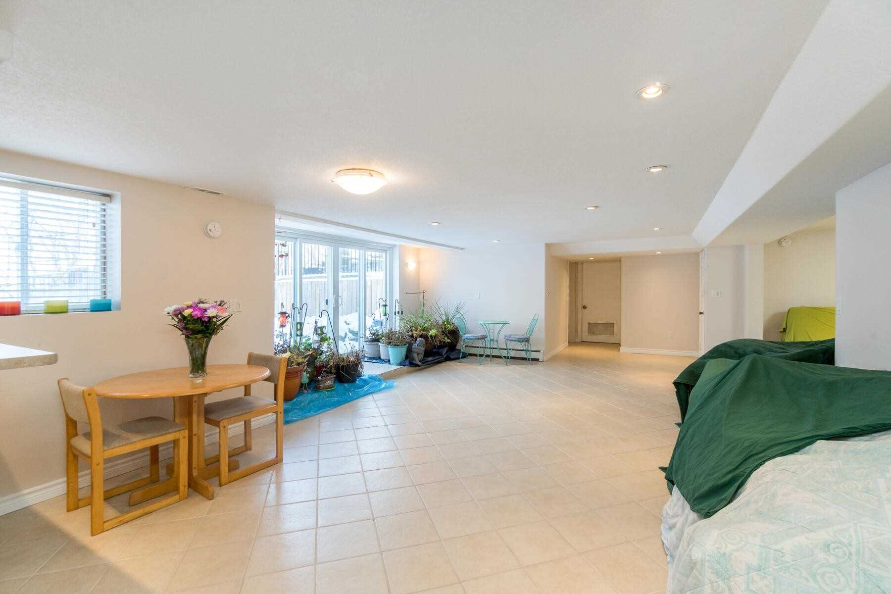 10 Douglas Pl