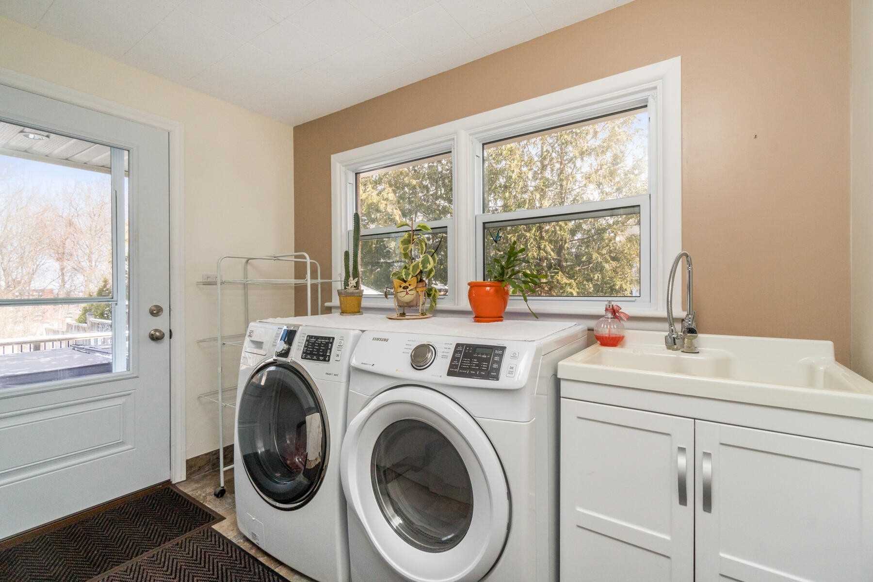 10 Douglas Pl