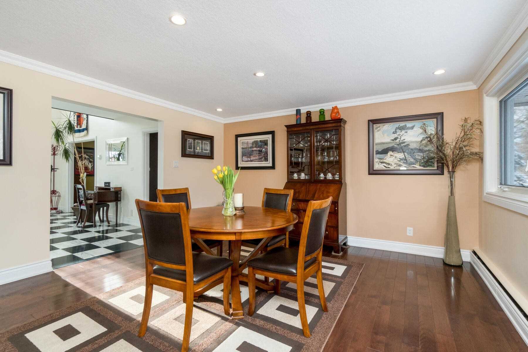 10 Douglas Pl