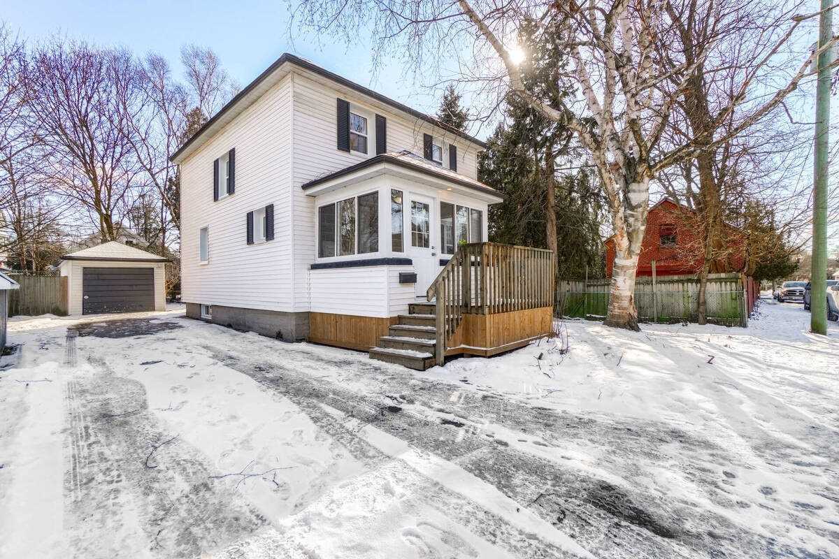 55 Ellen St