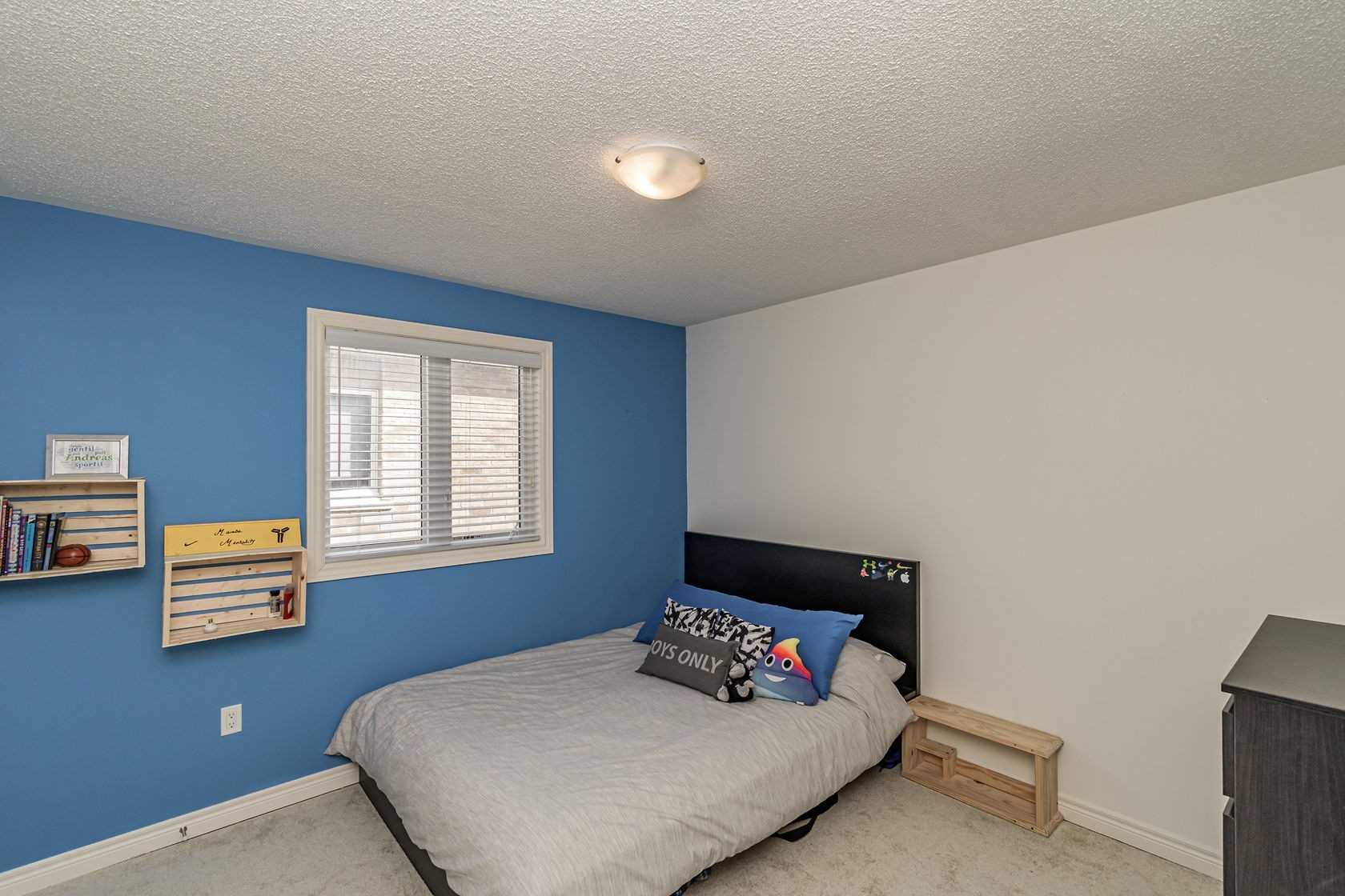 35 Riverwalk Dr