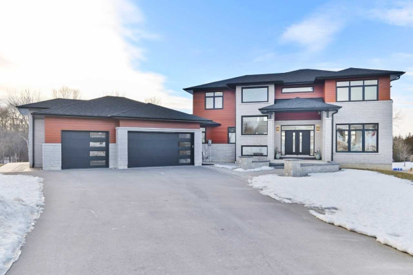25 Old Stone Rd, Prince Edward County