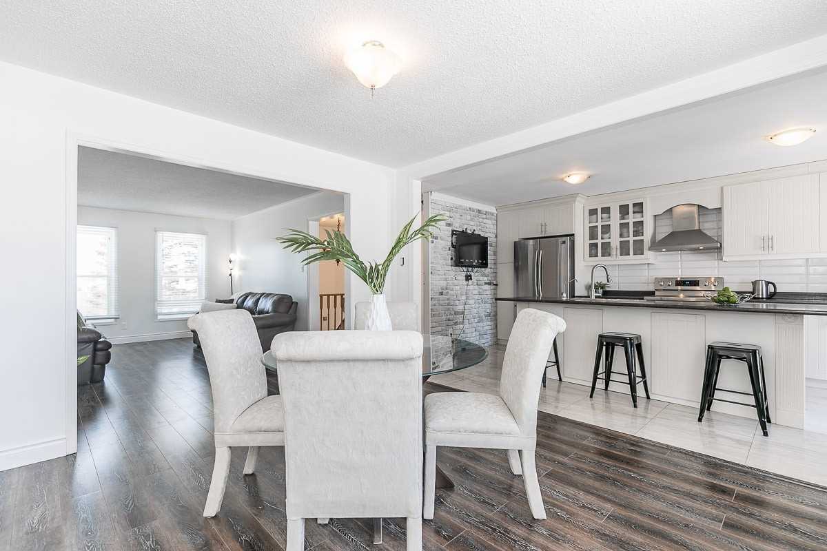 11 Peter St