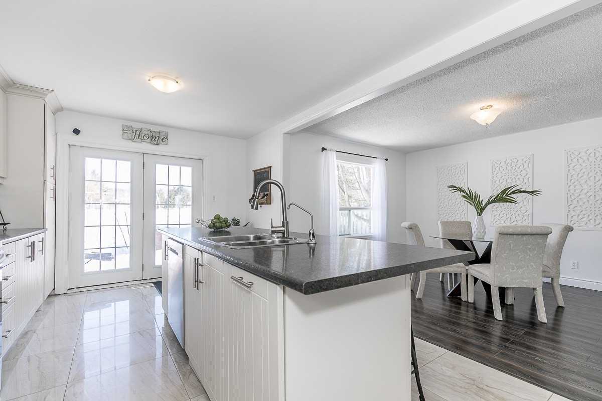 11 Peter St