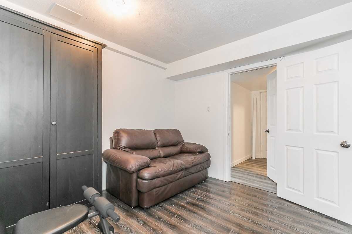 11 Peter St