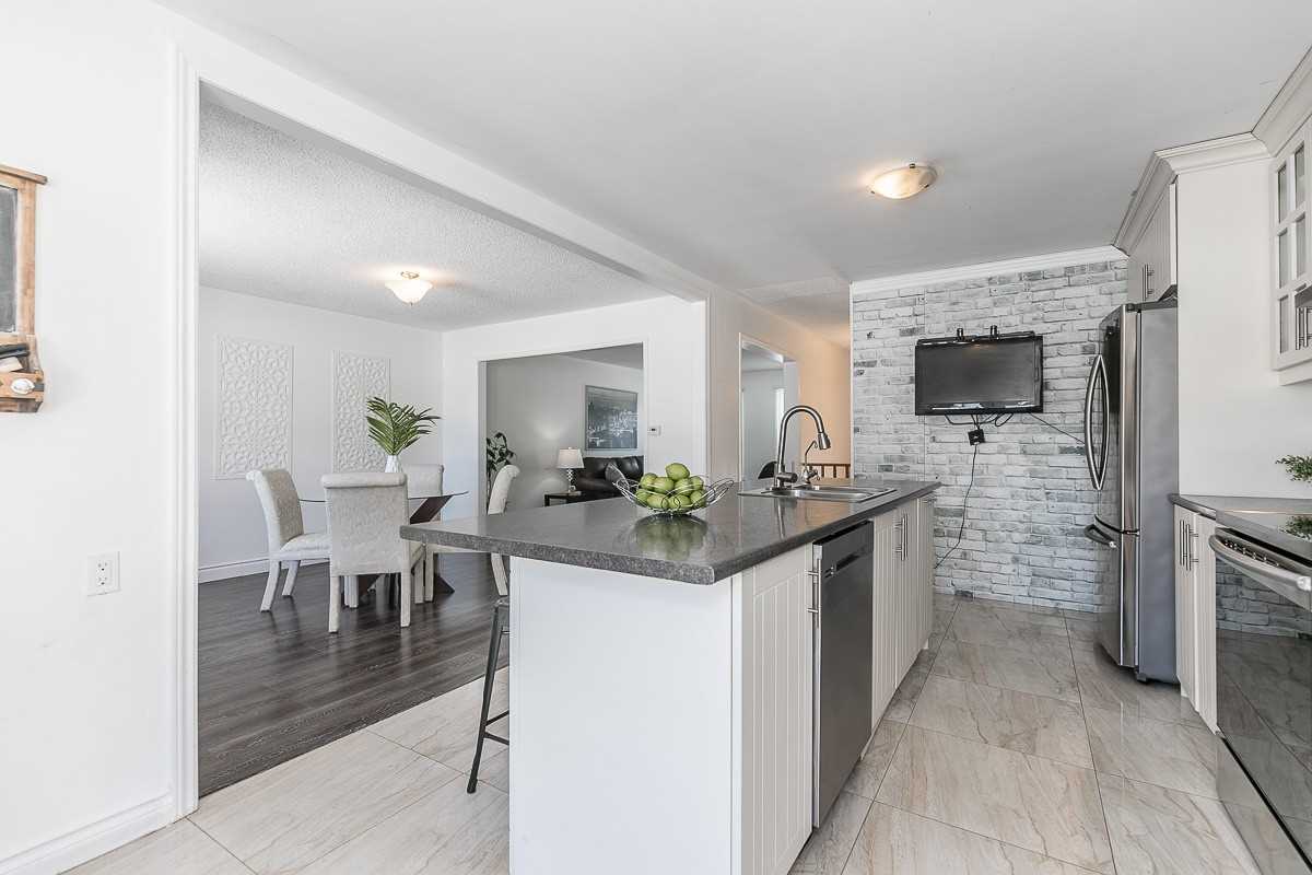 11 Peter St