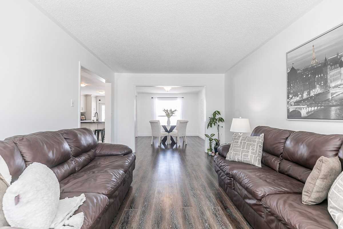 11 Peter St