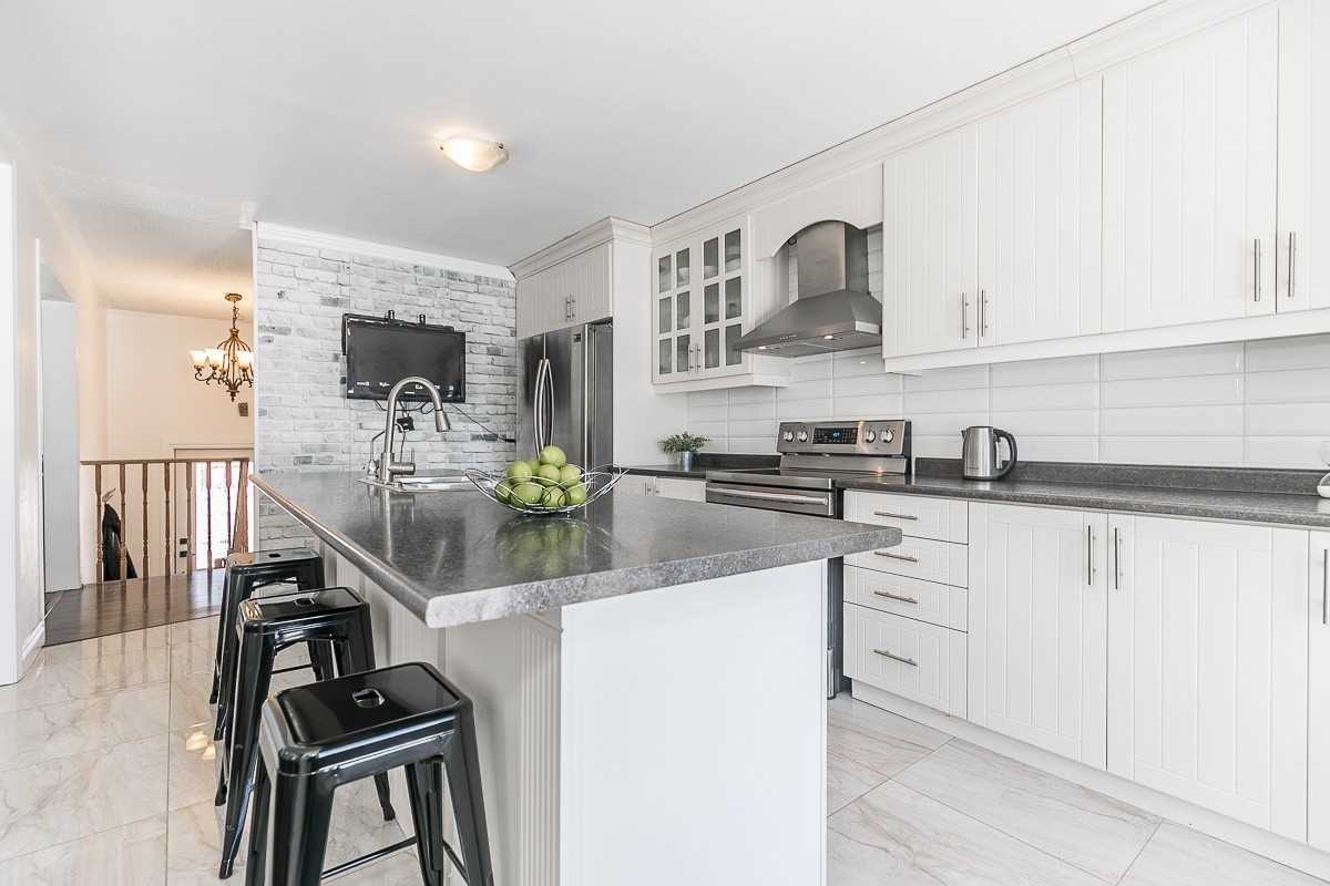 11 Peter St