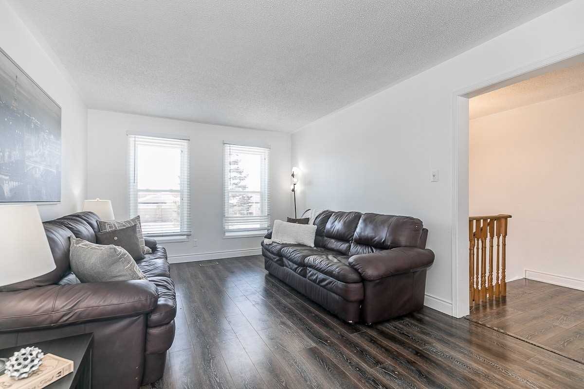 11 Peter St