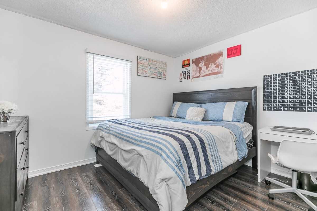 11 Peter St