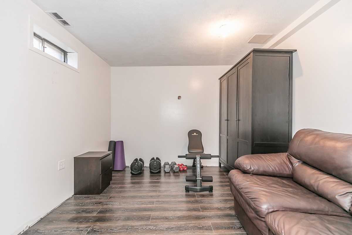 11 Peter St