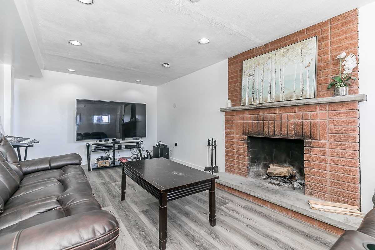 11 Peter St
