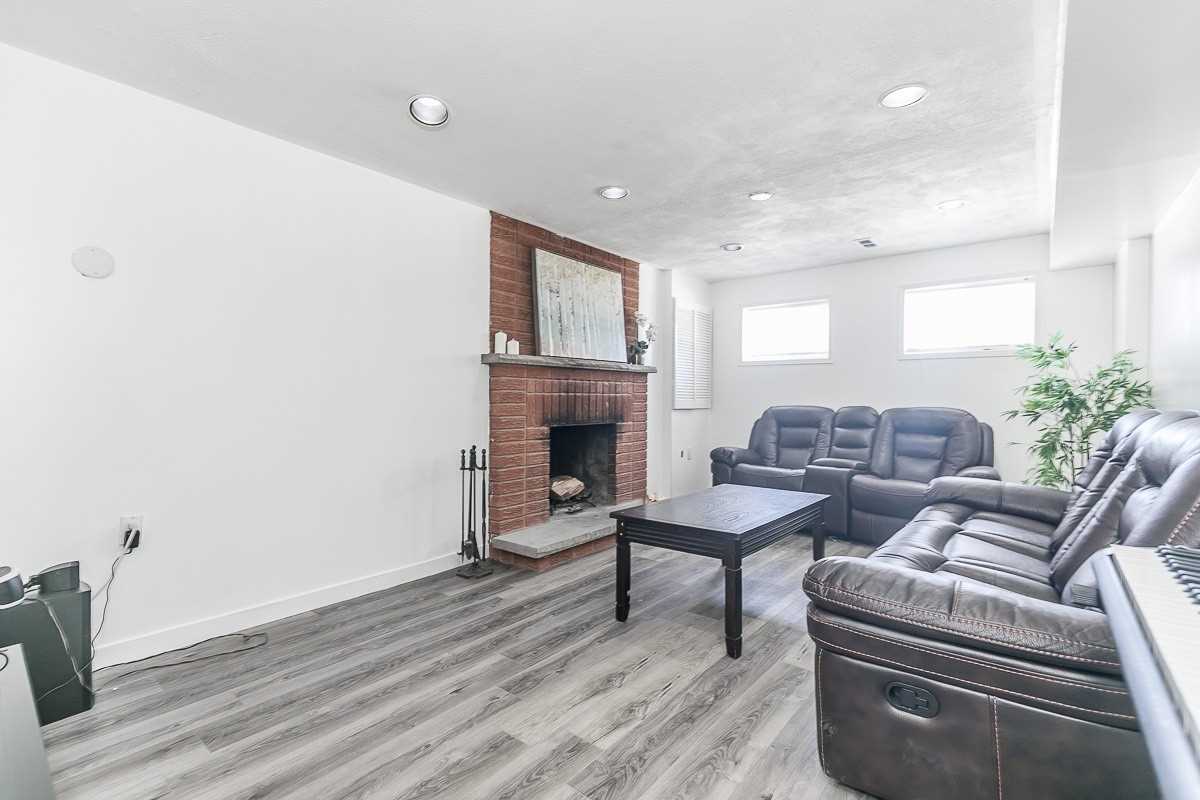 11 Peter St