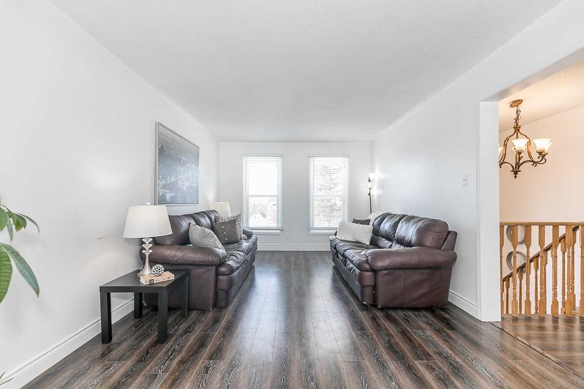 11 Peter St