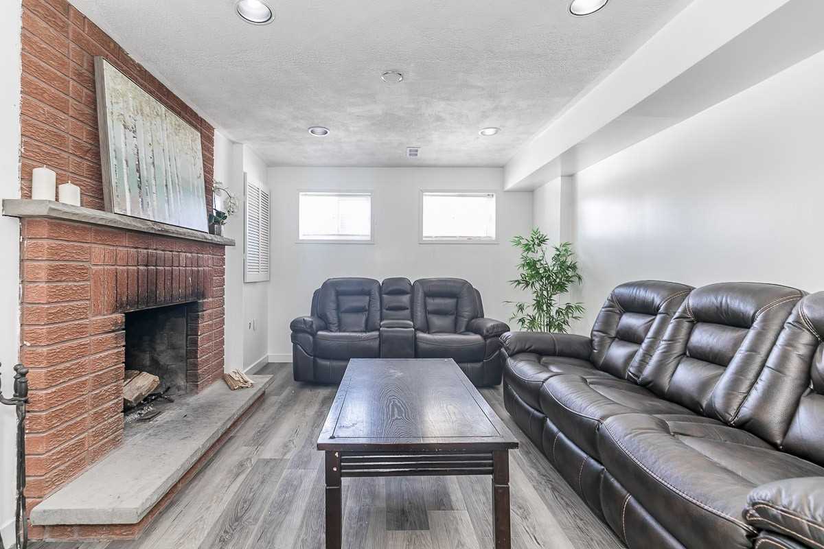 11 Peter St
