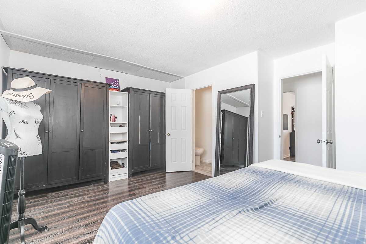11 Peter St