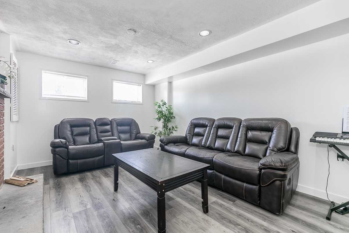 11 Peter St