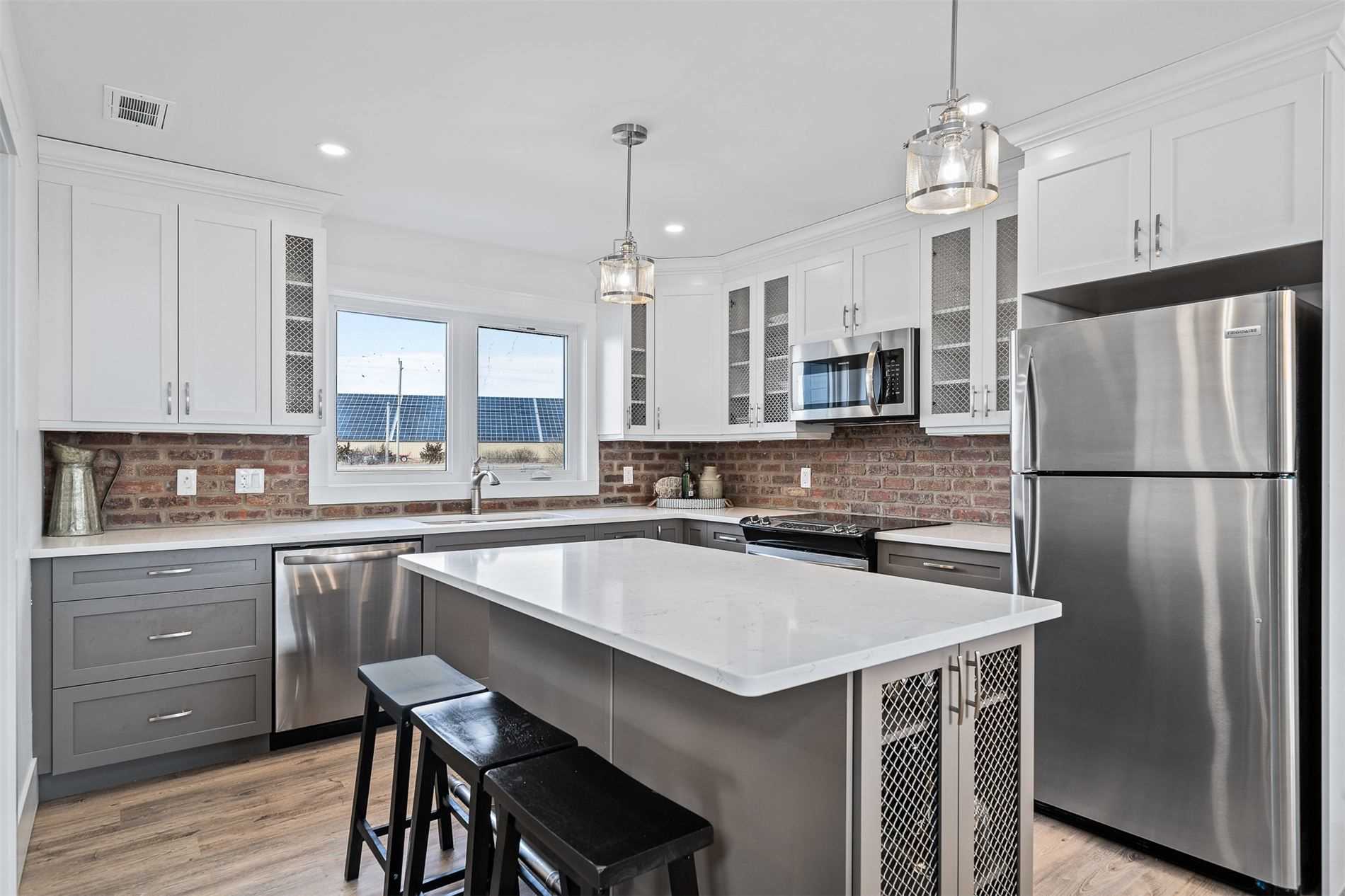 19009 Loyalist Pkwy