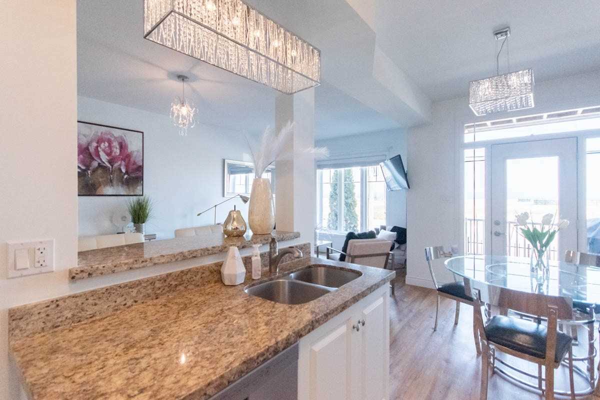 8 Lakelawn Rd