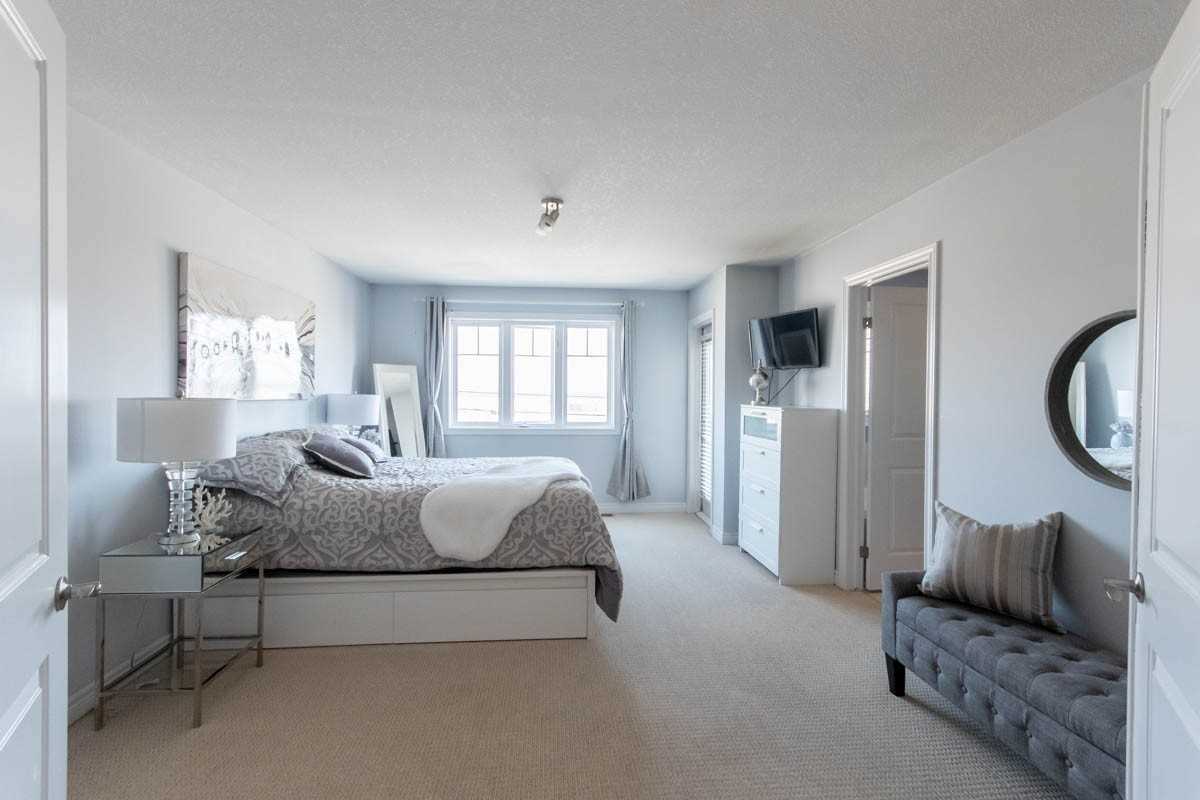 8 Lakelawn Rd