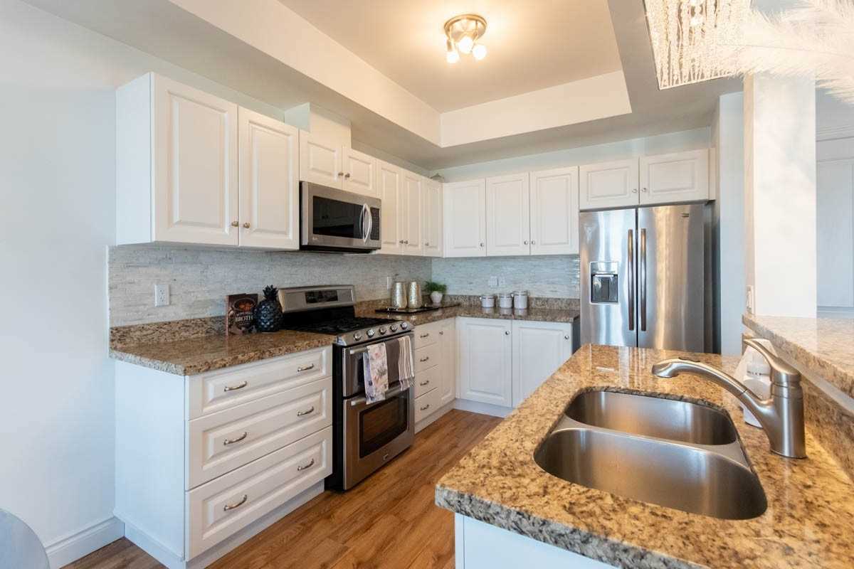 8 Lakelawn Rd