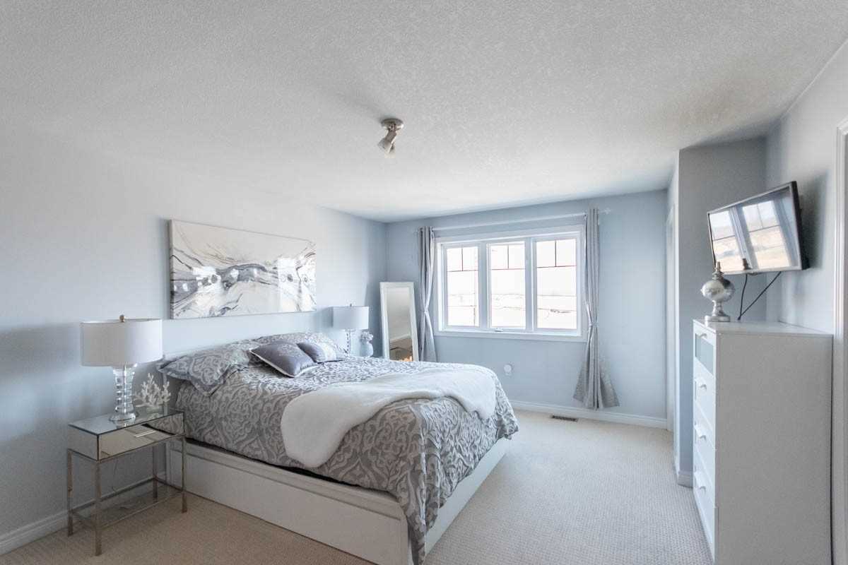 8 Lakelawn Rd